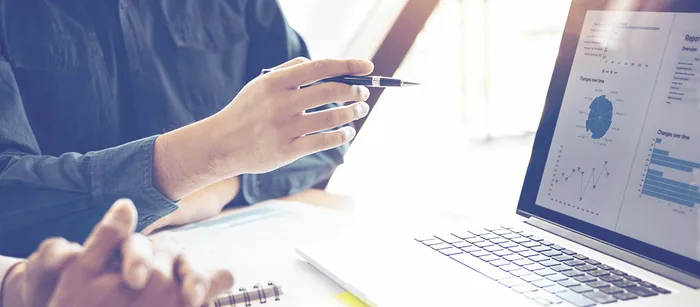 Okładka: Jak mierzyć kampanie reklamowe dzięki parametrom UTM oraz Google Analytics 4?