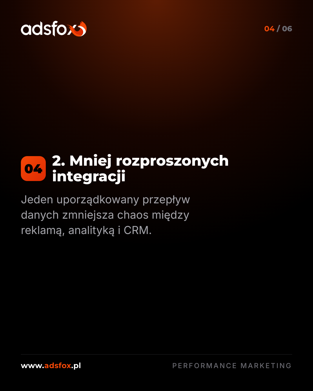 Slajd pokazujący uporządkowany przepływ danych między reklamą, analityką i CRM